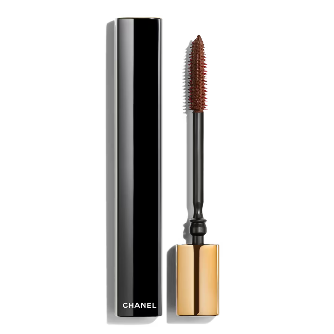 The Art of Captivating Lashes.