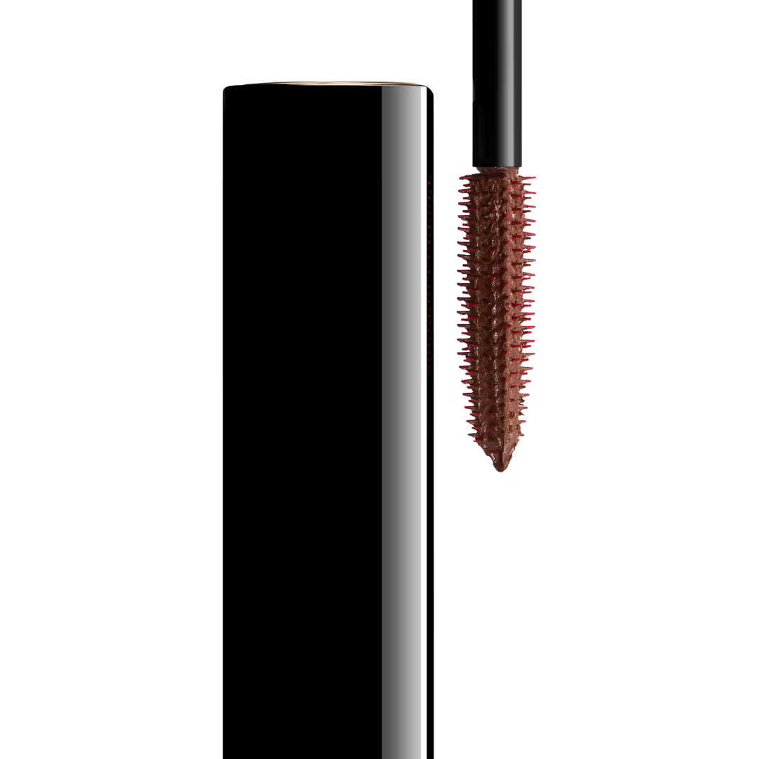 The Art of Captivating Lashes.