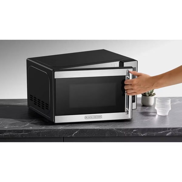 BLACK+DECKER 0.7 Cu. Ft. 700W Countertop Microwave - Black