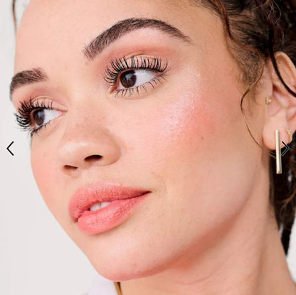 Cookie & Tickle – Shimmering Highlighter Powder for a Radiant Glow
