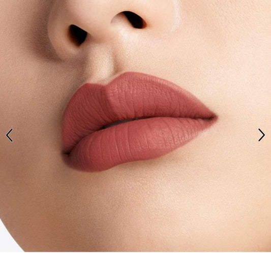 TOM FORD  Liquid Lipstick Luxe Matte for Long-Wear-Color: 100 - brown with rosy tones