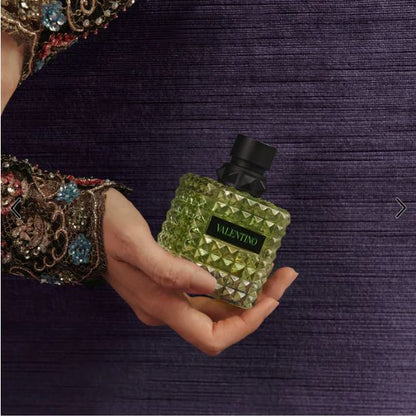 Valentino Donna Born in Roma Green Stravaganza – A Radiant Blend of Vanilla & Tea