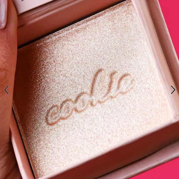 Cookie & Tickle – Shimmering Highlighter Powder for a Radiant Glow