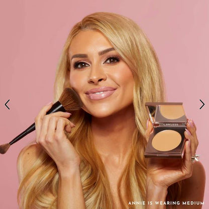 Lawless Talc-Free Skin-Smoothing Perfecting Pressed Powder
