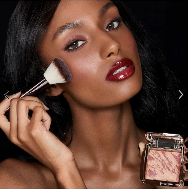 Ambient Lighting Blush Palette – Luminous, Glow-Enhancing Shades