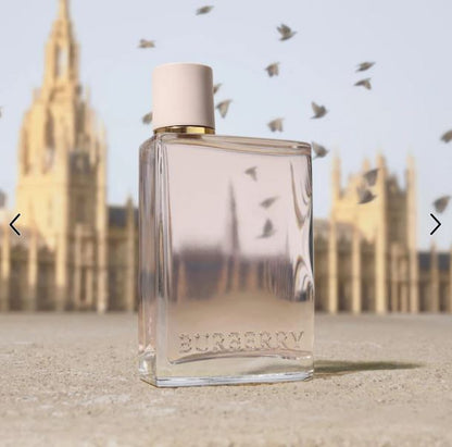 Burberry Her Eau de Parfum – A Luminous Blend of Berries, Amber & Musk