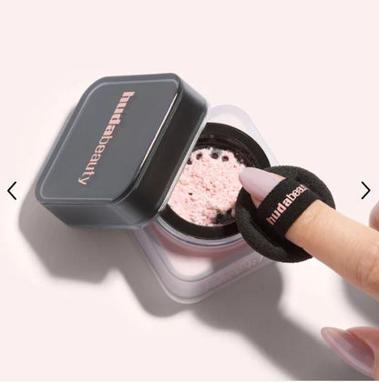 HUDA BEAUTY Mini Easy Bake Brightening & Setting Powder – more benefit-focused
